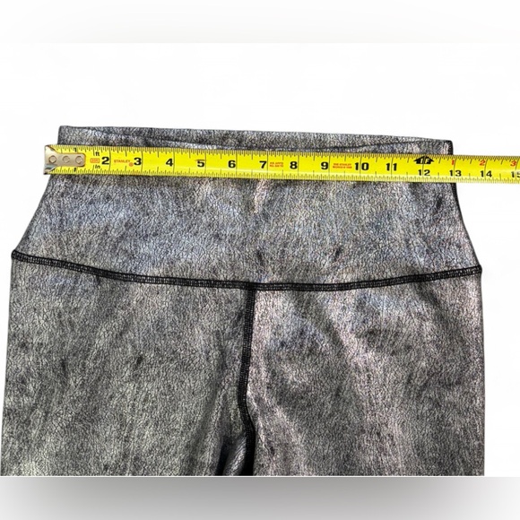 Alo Yoga High-Waist Foil Leggings – Metallic Silver (Size Large) - Picture 4 of 7